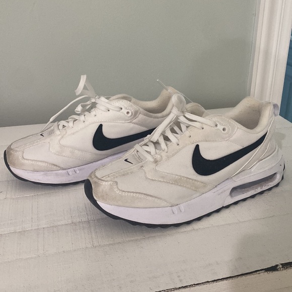 White Nike sneakers - Picture 4 of 4